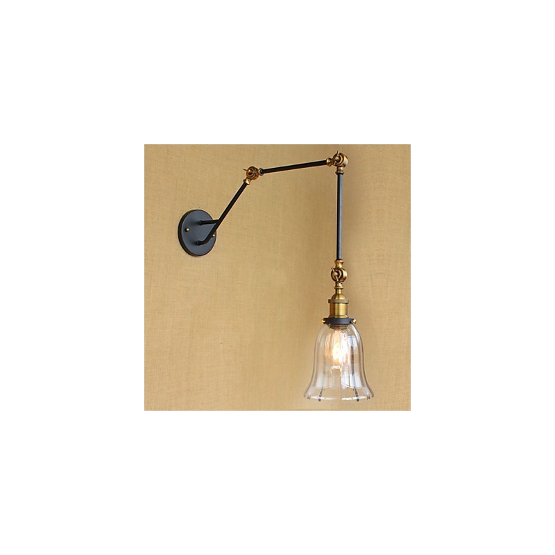 Lámpara de pared de vidrio estilo retro americano con tres brazos largos y pantalla ajustable.