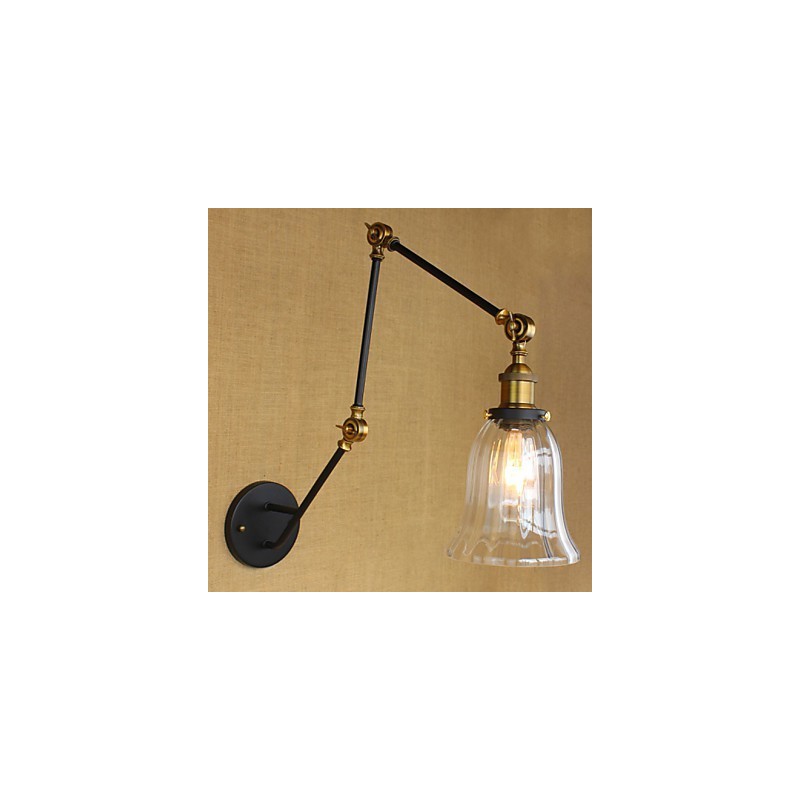 Lámpara de pared de vidrio estilo retro americano con tres brazos largos y pantalla ajustable.