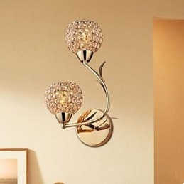 Lámpara de pared de cristal K9 de doble cabezal, contemporánea y concisa, dorada