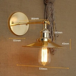 Villa de estilo industrial minimalista con un paraguas dorado nostálgico frente a la pared decorada del pasillo de la iglesia
