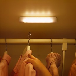 Lámpara de pared con luz nocturna y placa ultrafina Ambry adhesiva para inducción del cuerpo humano.