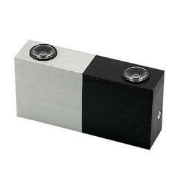 Aplique de pared moderno con diseño elegante mitad plata mitad negro, cuerpo cúbico, 2 luces