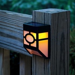 Lámpara de pared solar de color amarillo cálido con 2 faroles para terraza
