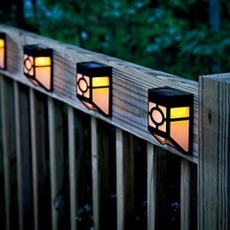 Lámpara de pared solar de color amarillo cálido con 2 faroles para terraza