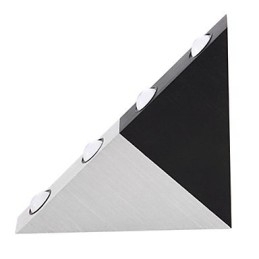 Lámpara de pared moderna con diseño elegante de estilo triangular en color negro y plateado.