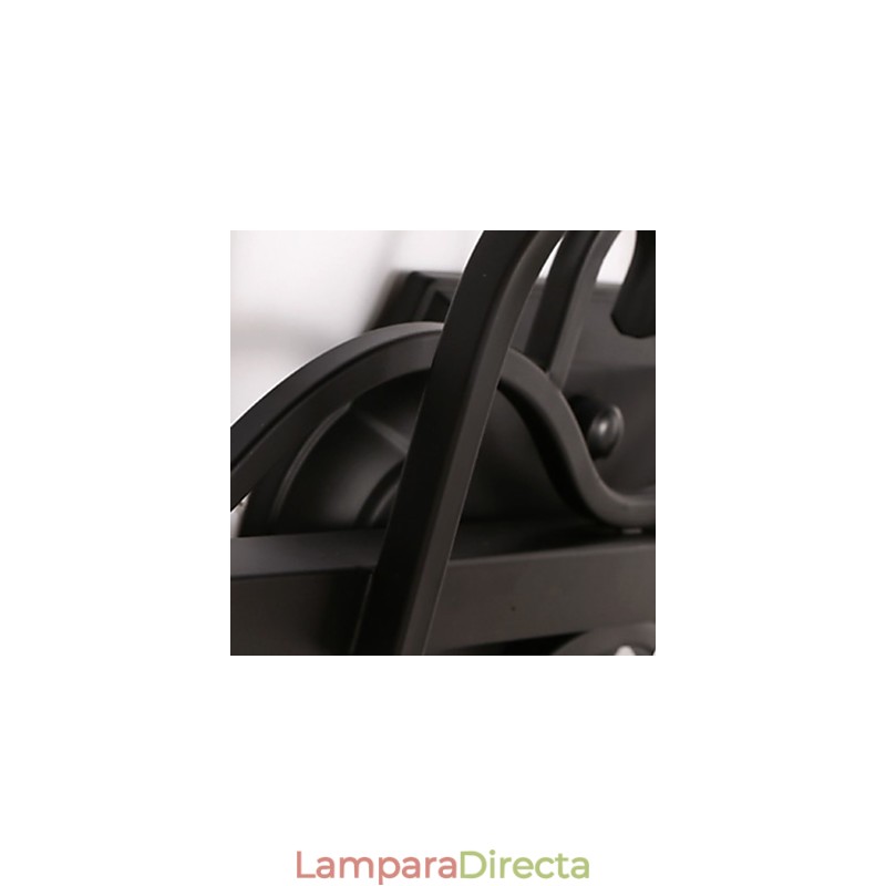 Lámpara de pared de baño con iluminación empotrada de estilo rústico galvanizado.