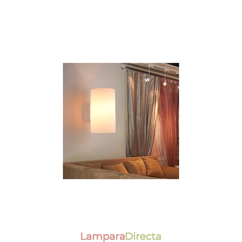 Lámpara de pared de vidrio con base de metal y pantalla de vidrio para dormitorio.