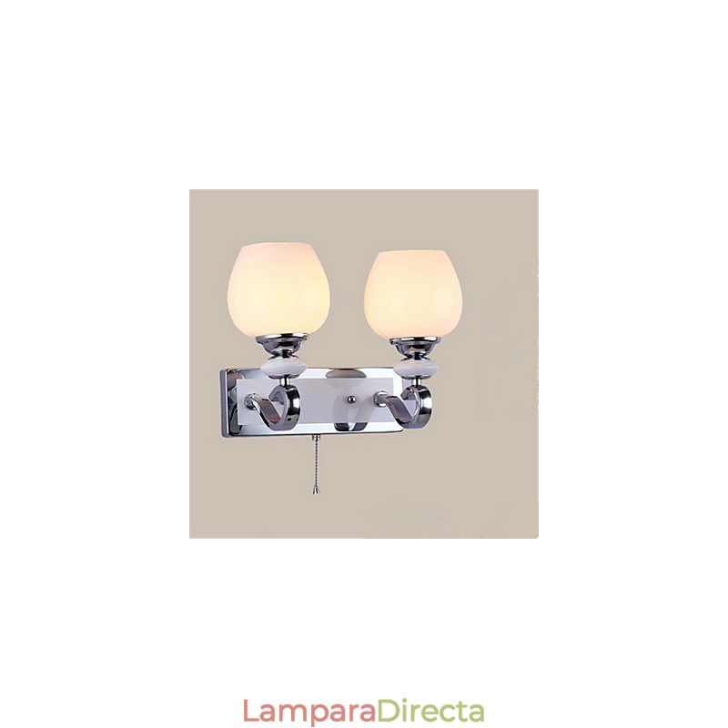 Aplique de pared con luz ambiental, protección ocular y brazo oscilante, con acabado electrochapado contemporáneo moderno.