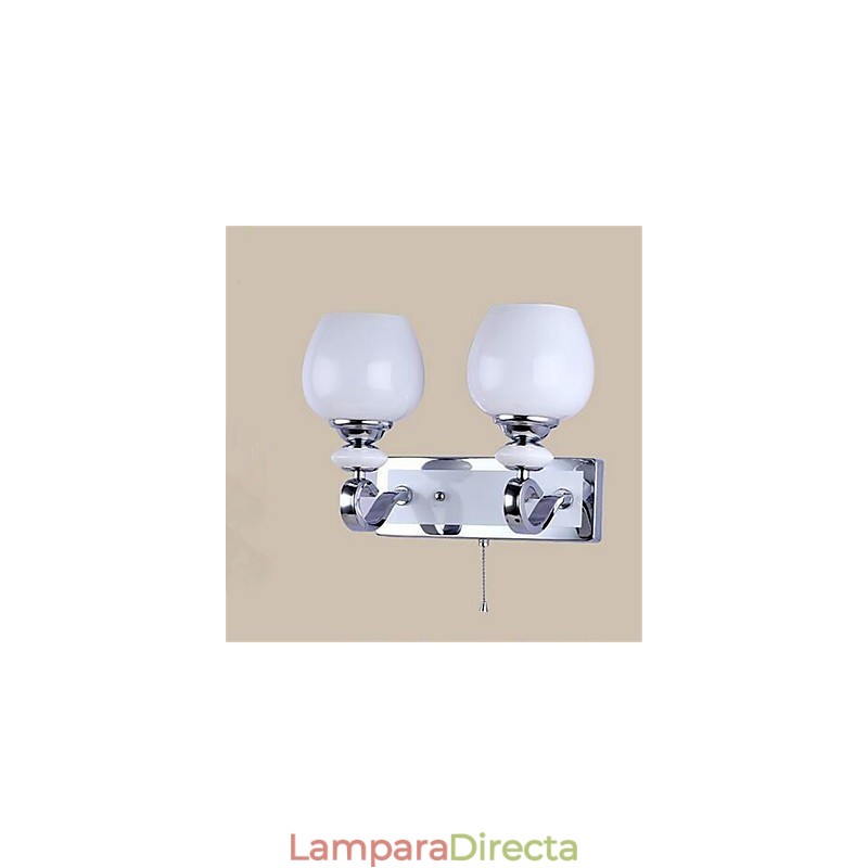 Aplique de pared con luz ambiental, protección ocular y brazo oscilante, con acabado electrochapado contemporáneo moderno.