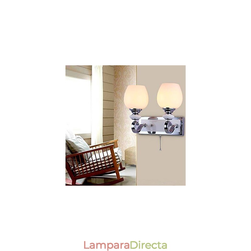 Aplique de pared con luz ambiental, protección ocular y brazo oscilante, con acabado electrochapado contemporáneo moderno.