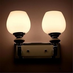 Aplique de pared con luz ambiental, protección ocular y brazo oscilante, con acabado electrochapado contemporáneo moderno.