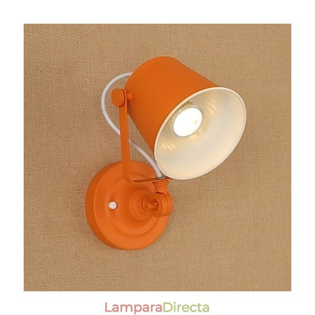 Lámpara de pared de acero pintado, estilo café americano negro, estilo retro, con sable de luz. Lámpara de pared de acero pintado, estilo café americano negro, estilo retro, con sable de luz.