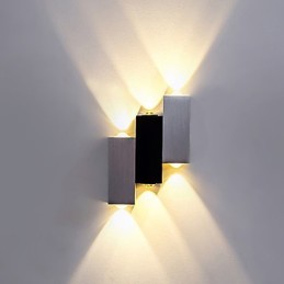 Lámpara de pared empotrada moderna y contemporánea con acabado cepillado para iluminación ambiental.
