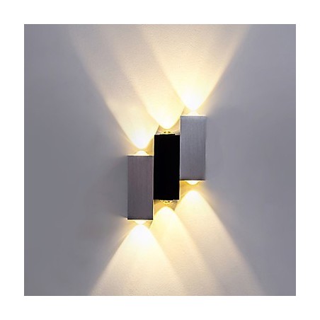 Lámpara de pared empotrada moderna y contemporánea con acabado cepillado para iluminación ambiental. Lámpara de pared empotrada moderna y contemporánea con acabado cepillado para iluminación ambiental.