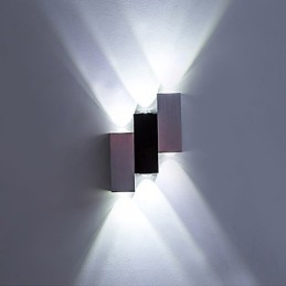 Lámpara de pared empotrada moderna y contemporánea con acabado cepillado para iluminación ambiental.