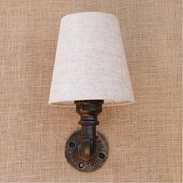 Aplique de pared de latón rústico Lodge para iluminación ambiental.