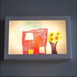 Pintura contemporánea moderna integrada para apliques de pared con luz ambiental.