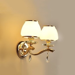 Apliques de pared con iluminación ambiental de cristal, modernos y contemporáneos, con acabado galvanizado.