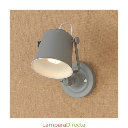 Lámpara de pared de acero pintado, estilo café americano negro, estilo retro, con sable de luz. Lámpara de pared de acero pintado, estilo café americano negro, estilo retro, con sable de luz.