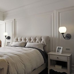 Apliques de pared con luz ambiental y pintura contemporánea moderna