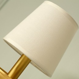 Aplique de pared de latón clásico, tradicional y de estilo campestre, ideal para iluminar desde arriba en estilo mini.