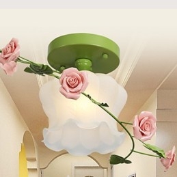 Día de San Valentín: Las flores y plantas del jardín de rosas absorben la luz del domo.