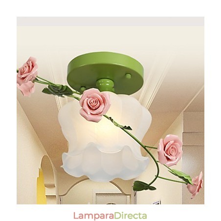 Día de San Valentín: Las flores y plantas del jardín de rosas absorben la luz del domo.