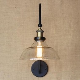 Lámpara de pared decorativa con iluminación de pasillo y escaleras frente a la sala de estar