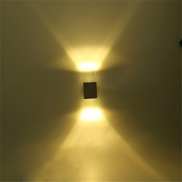 Aplique de pared con 6 tubos fluorescentes, moderno, contemporáneo y brillante, ideal para iluminación ambiental.