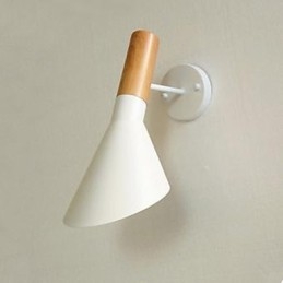 Lámpara de pared moderna y sencilla de hierro forjado con imitación de madera para sala de estar