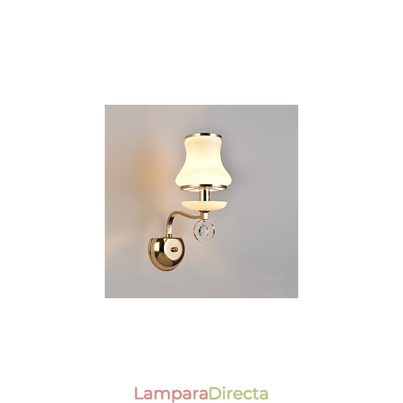 Apliques de pared con iluminación ambiental de cristal, modernos y contemporáneos, con acabado galvanizado.
