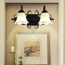 Lámpara de pared de baño con iluminación empotrada de estilo rústico galvanizado.
