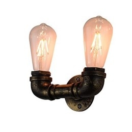 Lámpara de pared rústica tradicional clásica de latón antiguo para iluminación ambiental.