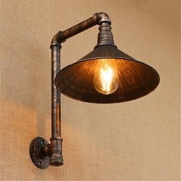 Aplique de pared rústico de latón antiguo estilo campestre para iluminación ambiental.