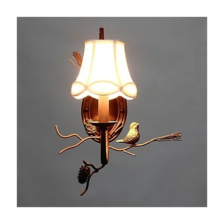 Lámpara de pared de metal vintage de América del Norte con pájaro de resina y piña, ideal para la sala de estar y el comedor. Lámpara de pared de metal vintage de América del Norte con pájaro de resina y piña, ideal para la sala de estar y el comedor.
