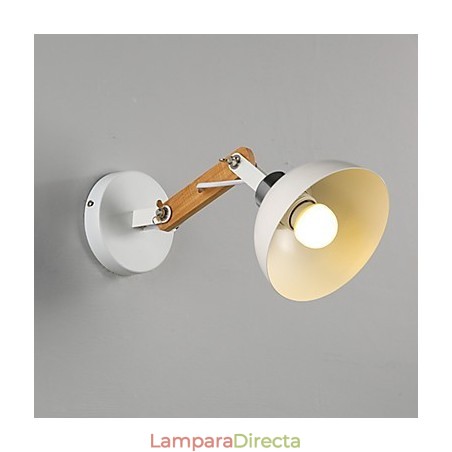 Apliques de pared con luz ambiental, pintura rústica clásica tradicional de estilo campestre. Apliques de pared con luz ambiental, pintura rústica clásica tradicional de estilo campestre.