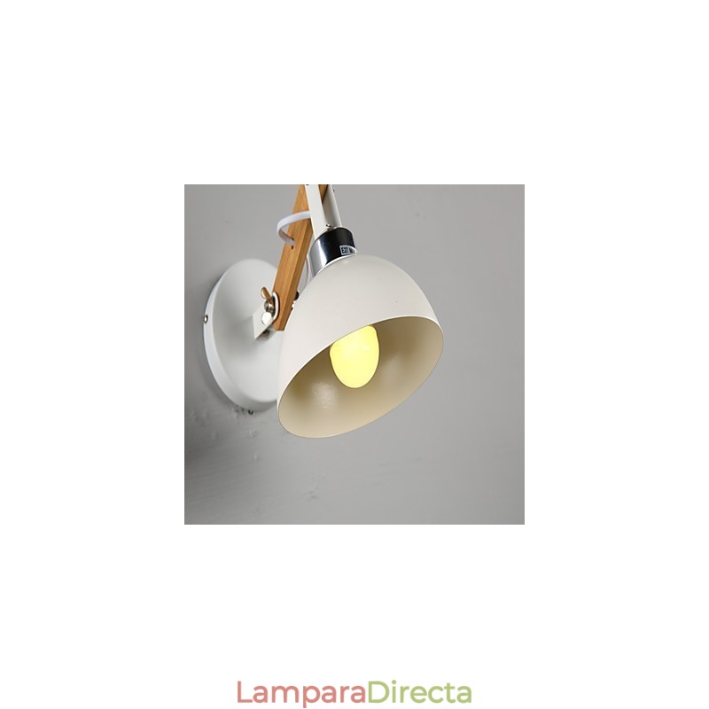 Apliques de pared con luz ambiental, pintura rústica clásica tradicional de estilo campestre.