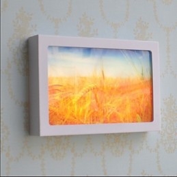Pintura contemporánea moderna integrada para apliques de pared con luz ambiental.