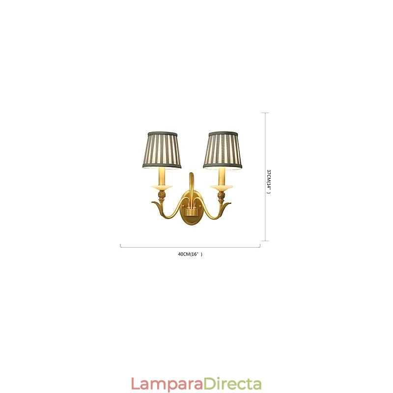 Aplique de pared de latón clásico, tradicional y de estilo campestre, ideal para iluminar desde arriba en estilo mini.