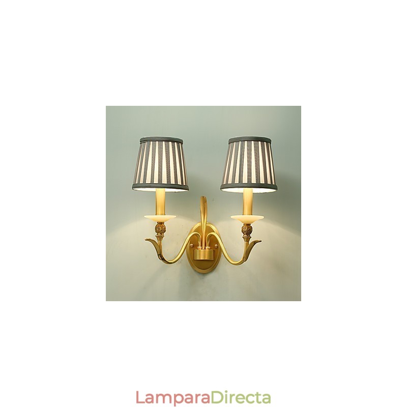 Aplique de pared de latón clásico, tradicional y de estilo campestre, ideal para iluminar desde arriba en estilo mini.