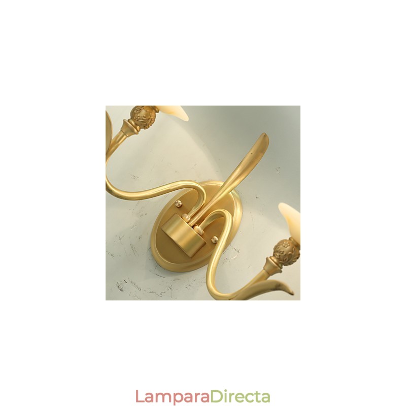 Aplique de pared de latón clásico, tradicional y de estilo campestre, ideal para iluminar desde arriba en estilo mini.