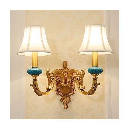 Aplique de pared de latón clásico, tradicional y de estilo campestre, ideal para iluminar desde arriba en estilo mini. Aplique de pared de latón clásico, tradicional y de estilo campestre, ideal para iluminar desde arriba en estilo mini.