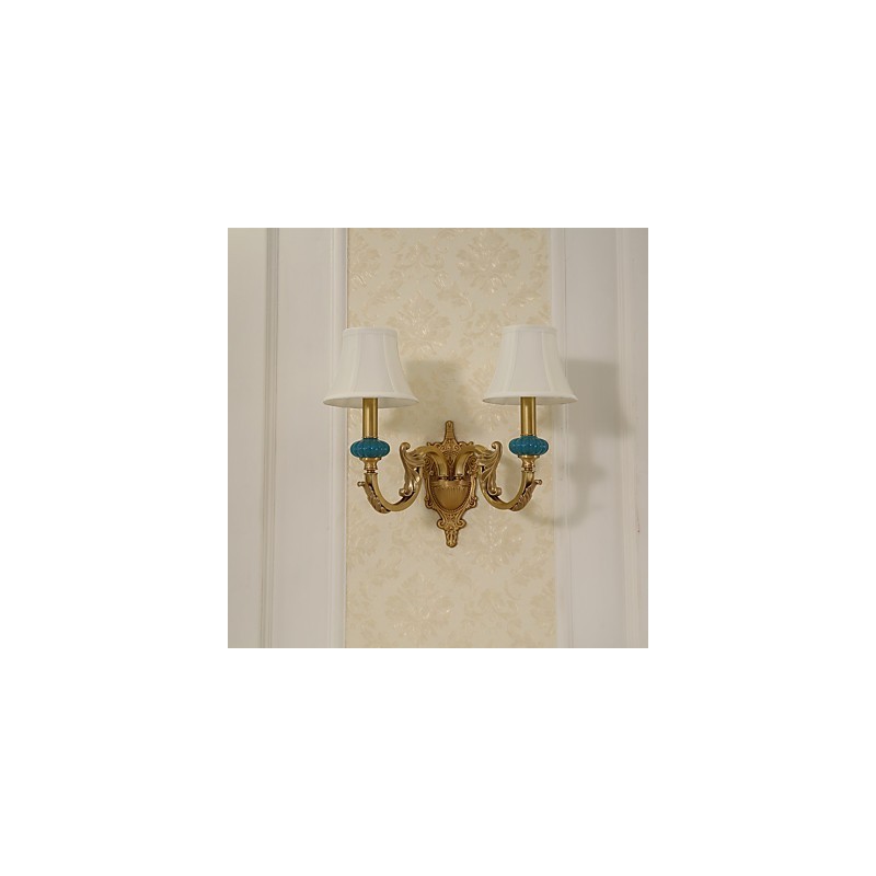 Aplique de pared de latón clásico, tradicional y de estilo campestre, ideal para iluminar desde arriba en estilo mini.
