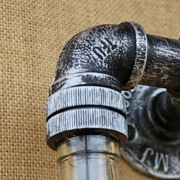 Aplique de pared de latón rústico Lodge para iluminación ambiental.
