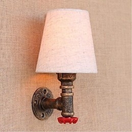 Aplique de pared de latón rústico Lodge para iluminación ambiental.