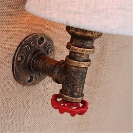 Aplique de pared de latón rústico Lodge para iluminación ambiental.