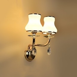 Apliques de pared con iluminación ambiental de cristal, modernos y contemporáneos, con acabado galvanizado.