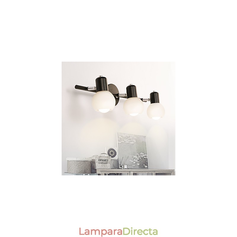Lámpara de pared de baño con iluminación empotrada de estilo rústico galvanizado.