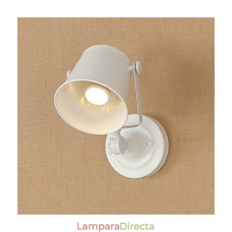 Lámpara de pared de acero pintado, estilo café americano negro, estilo retro, con sable de luz. Lámpara de pared de acero pintado, estilo café americano negro, estilo retro, con sable de luz.