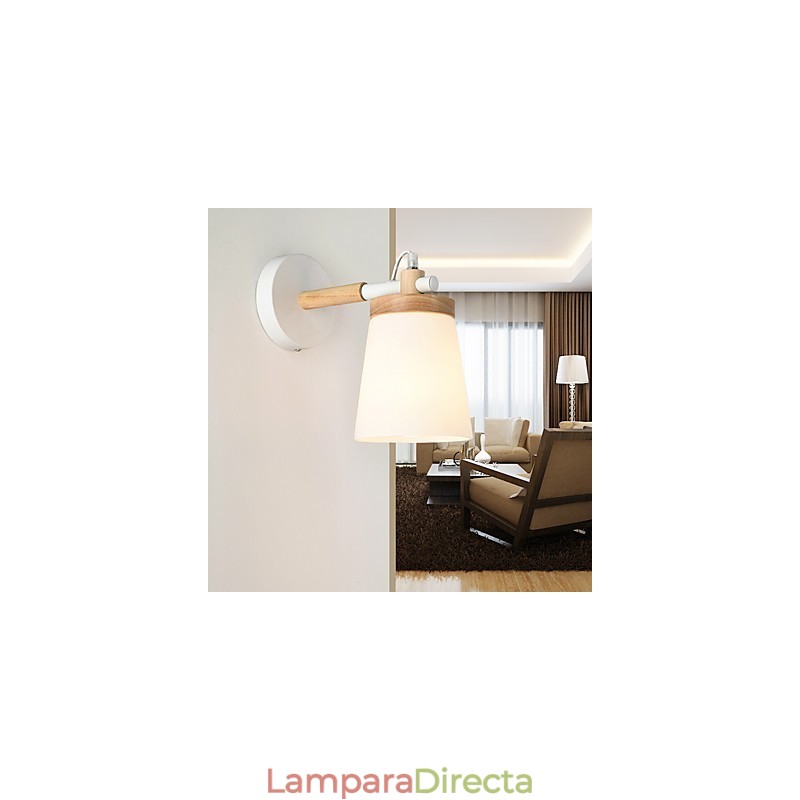 Lámpara de pared con pantalla de vidrio y base de metal que ofrece luz ambiental. Apliques de pared.